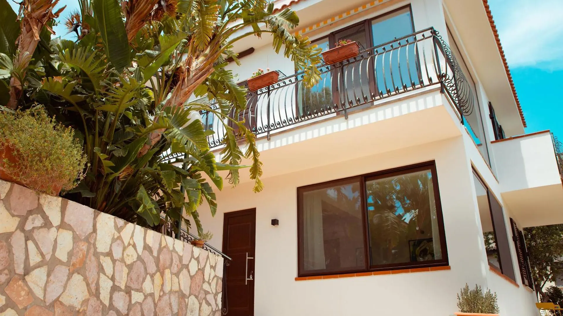 Villa Anna Messina Carini 0*,  Italy